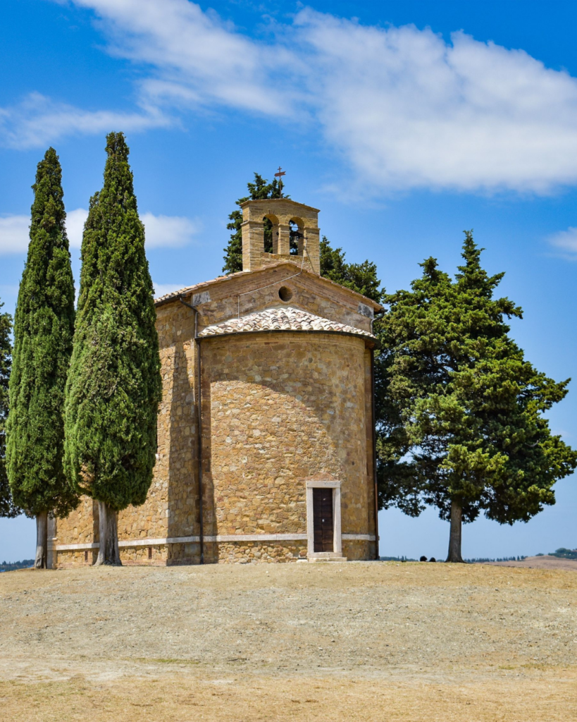 Chiesa di San Quirico d'Orcia, borgo toscano immerso nella Val d'Orcia e a due passi da Villa Fontis Rapolano