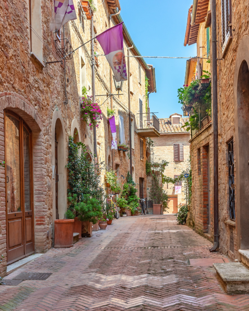 Vicoli di Pienza, comune nella Val d'Orcia a due passi da Villa Fontis Rapolano